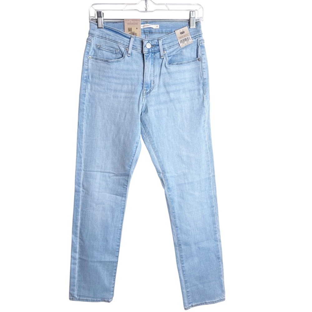 NWT Levi’s Classic Straight Fit Women’s Jeans Light Wash Size 27x30 (4) - Picture 1 of 13